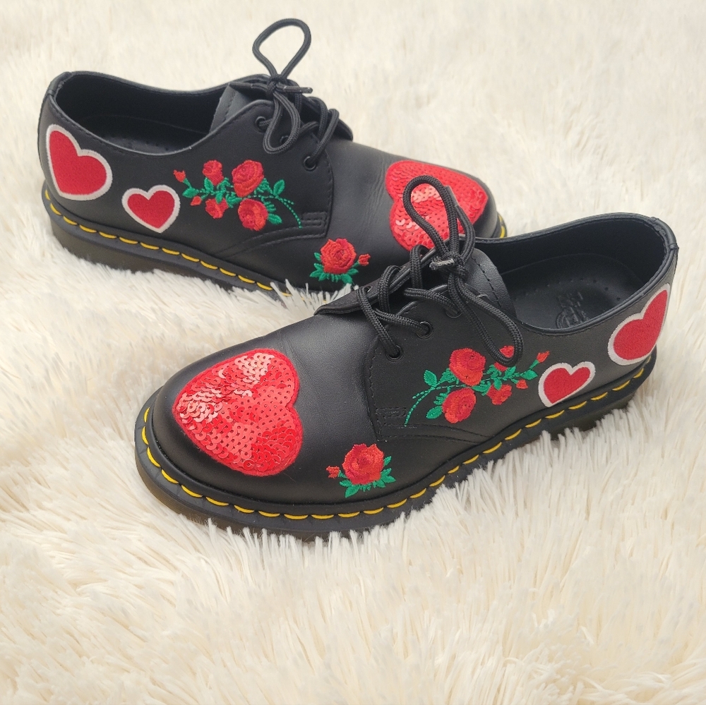 Sz 8 Dr Martens Sequin Hearts